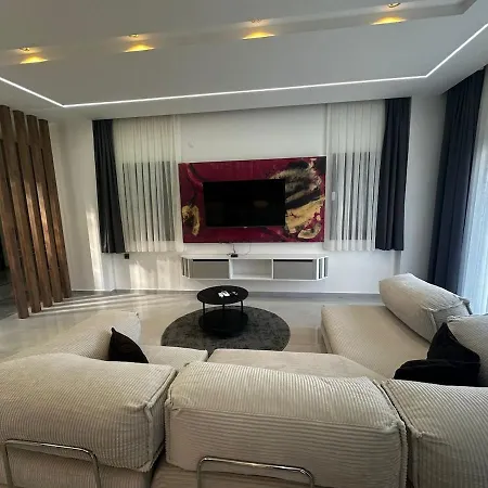 Pinewood فيلة *